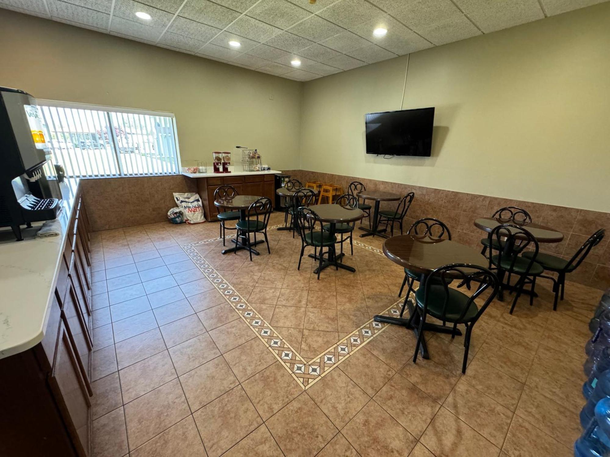 South Ridge Inn North Ridgeville エクステリア 写真