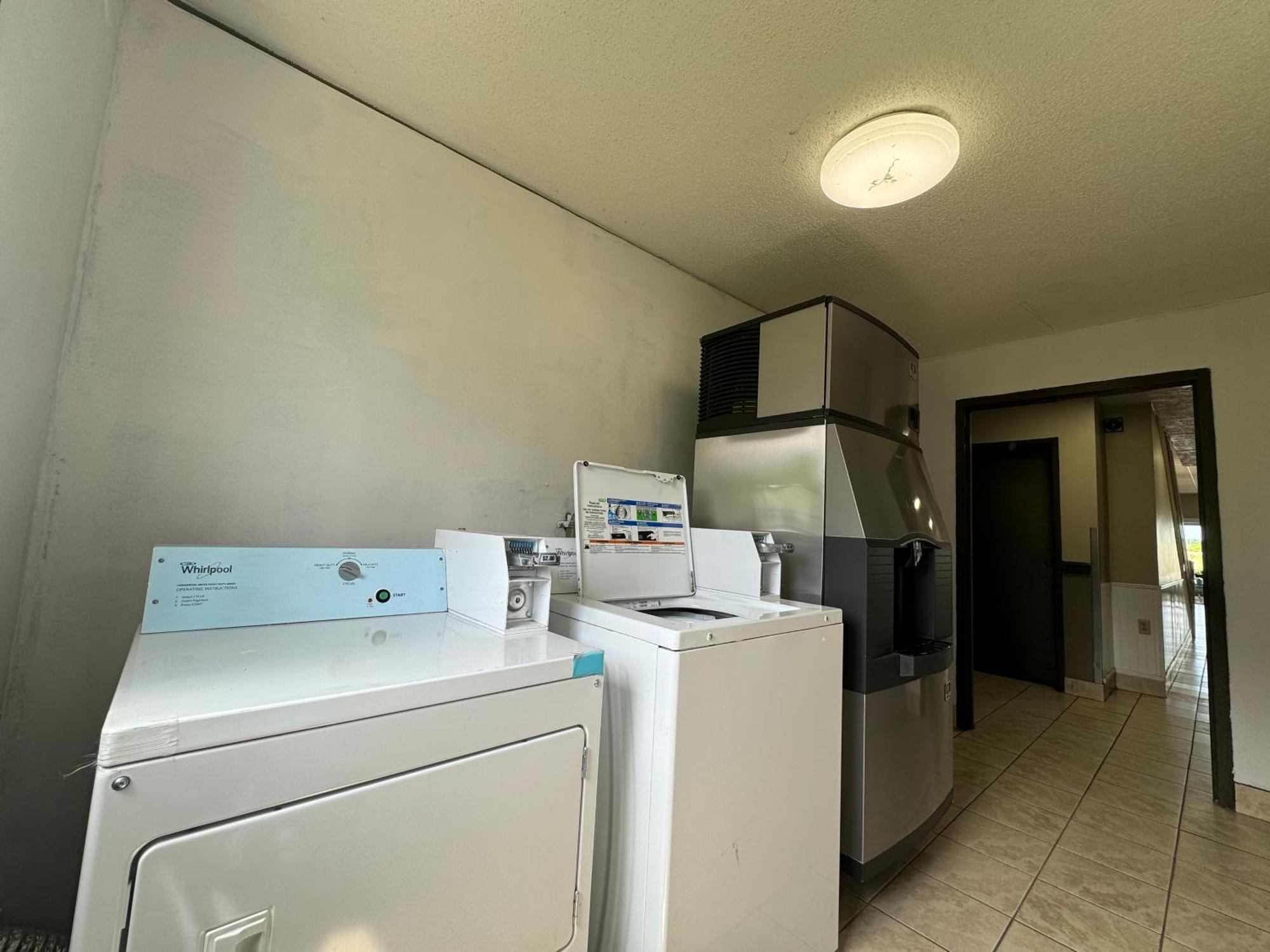 South Ridge Inn North Ridgeville エクステリア 写真