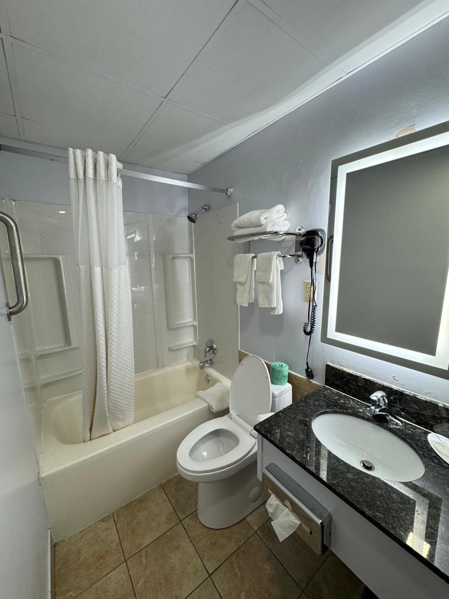 South Ridge Inn North Ridgeville エクステリア 写真